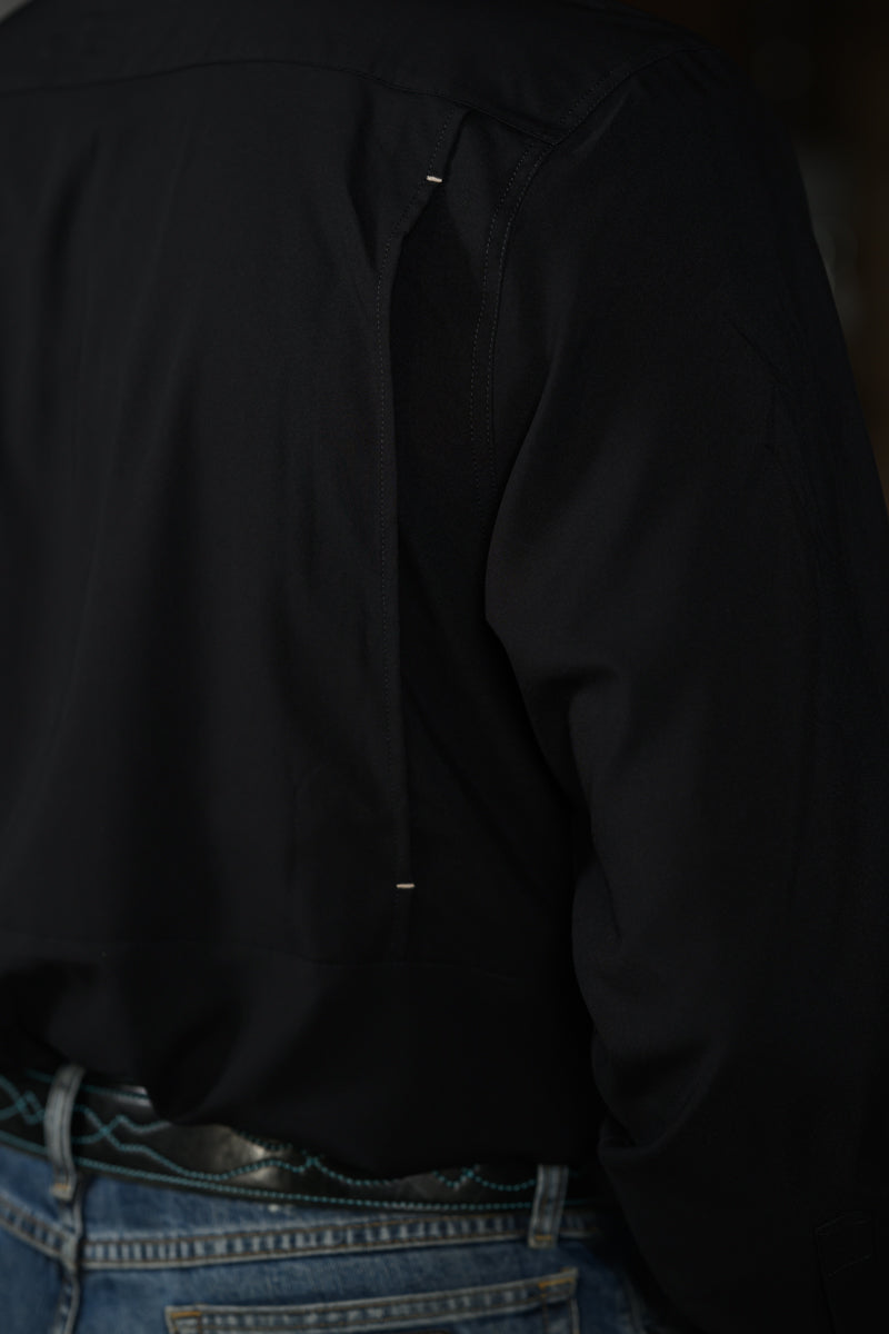 Close-up of the back shoulder, sleeve and panel seam details on the black GameGuard Stockyard Shirt