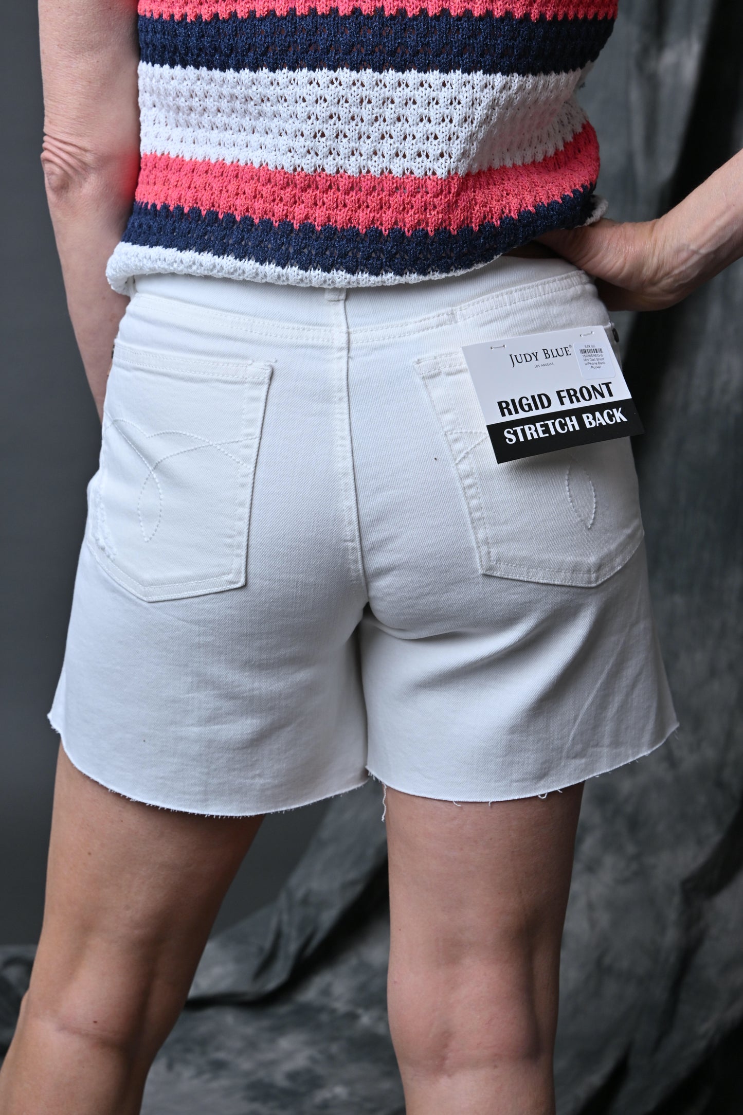 High waisted white denim shorts relaxed fit summer outfit