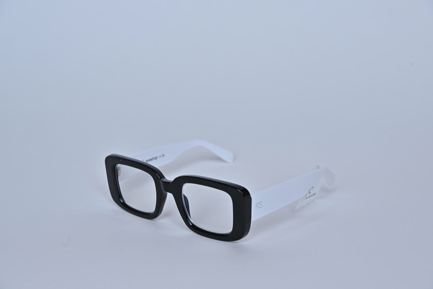 RS Eyeshop Black & White Reader Glasses – Stylish Reading Glasses