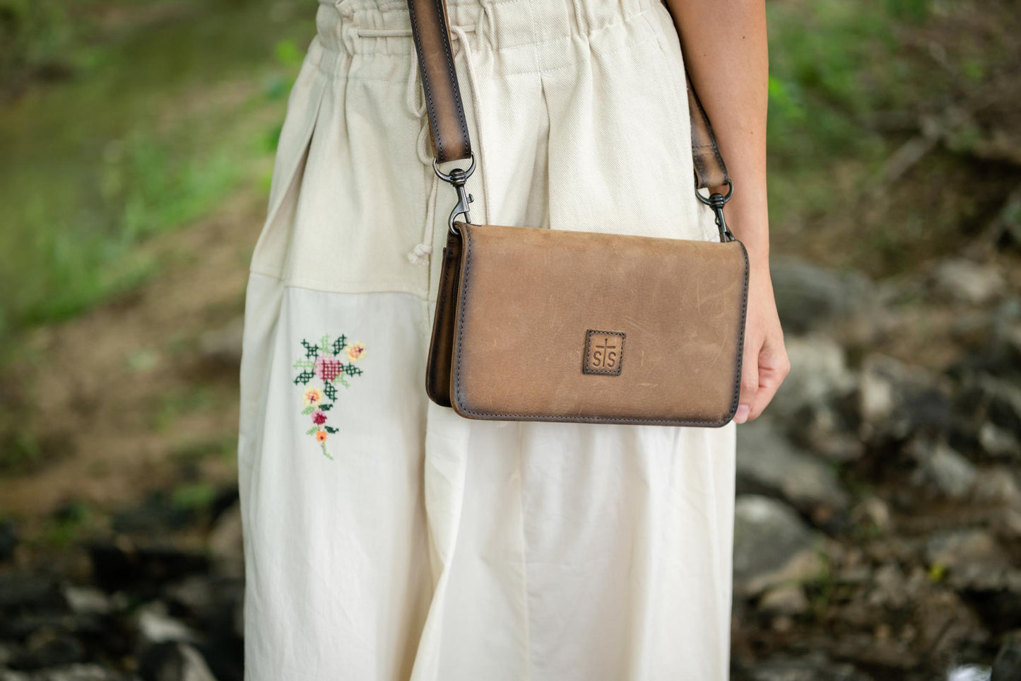 Baroness Evie Organizer