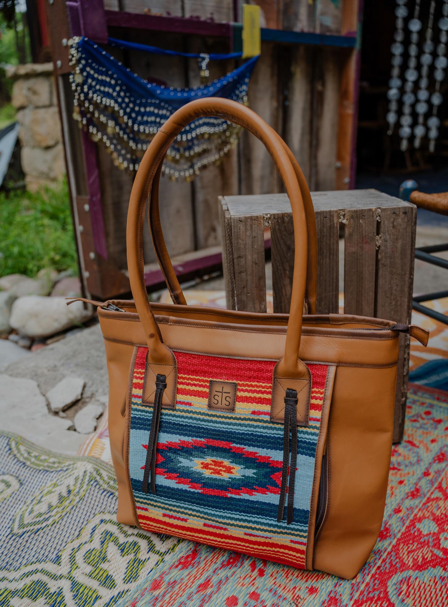Chaynee Valley Lg Tote Serape