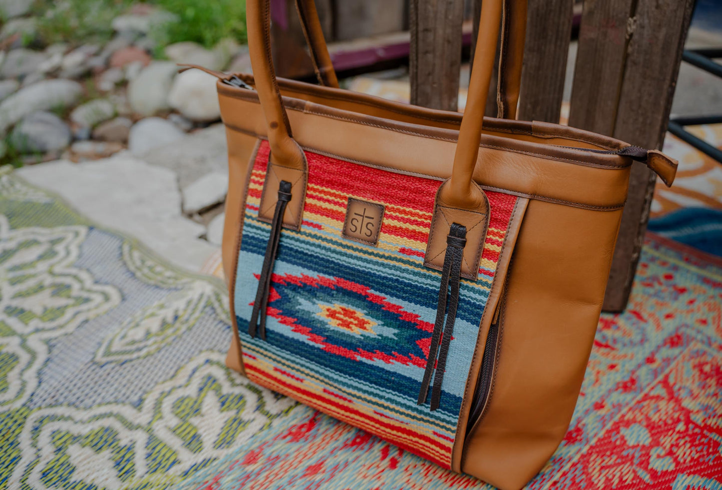 Chaynee Valley Lg Tote Serape