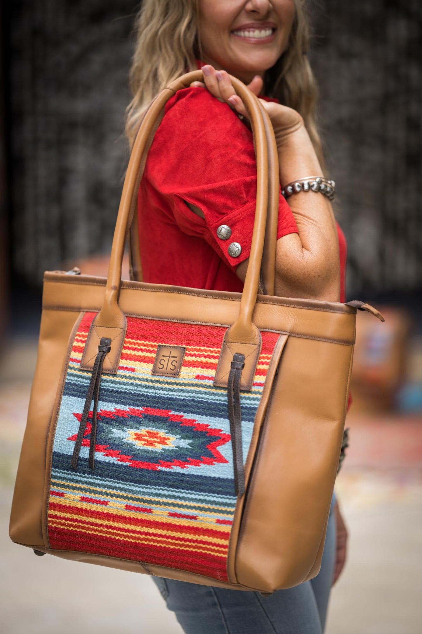 Chaynee Valley Lg Tote Serape