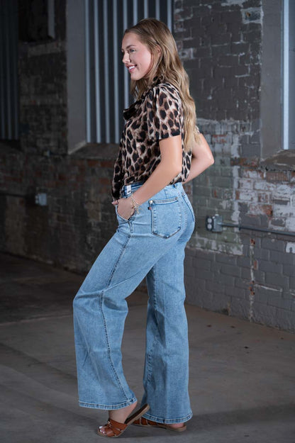 Howdy Hanny Leopard Short Sleeve Top – Women's Boutique Animal Print Top