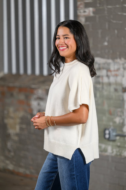 ee Off White Crew Neck Knit Top for Women