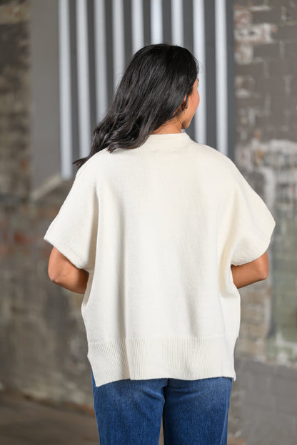 ee Off White Crew Neck Knit Top for Women