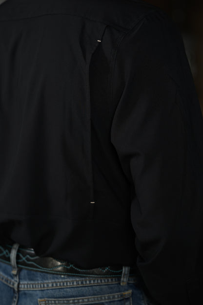 Close-up of the back shoulder, sleeve and panel seam details on the black GameGuard Stockyard Shirt