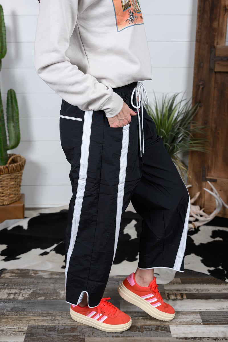 Windbreaker Pants with Stripe - Black/White