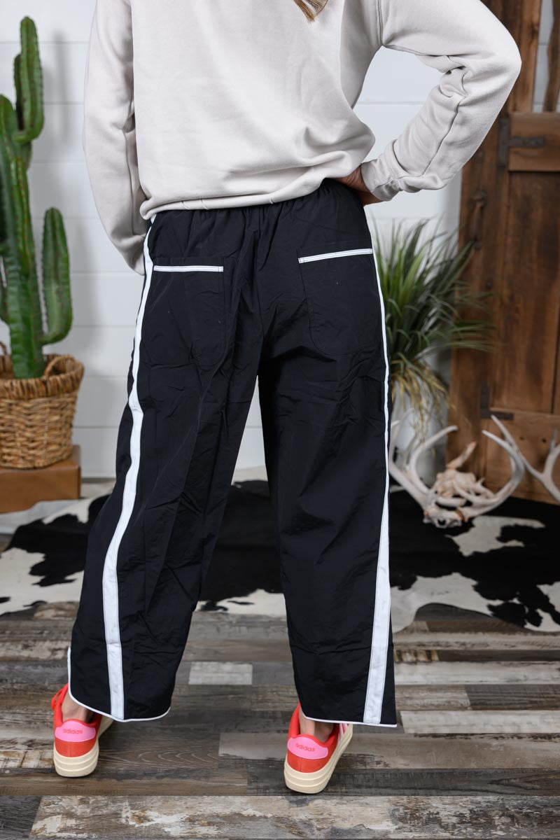 Windbreaker Pants with Stripe - Black/White