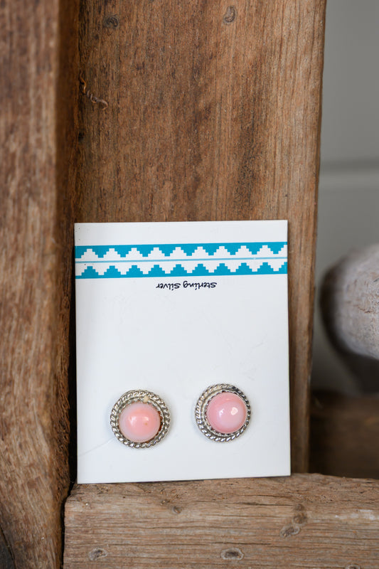 Earrings Pink Conch Stud