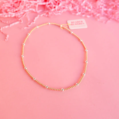 Beaded Blondes 16" Olive Gold with Silver Stretch Necklace – Clasp-Free Boutique Jewelry