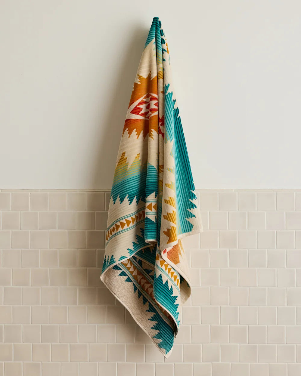 Pendleton Oversized Jacquard Spa Towel – Sunset Pass Luxury Cotton Towel