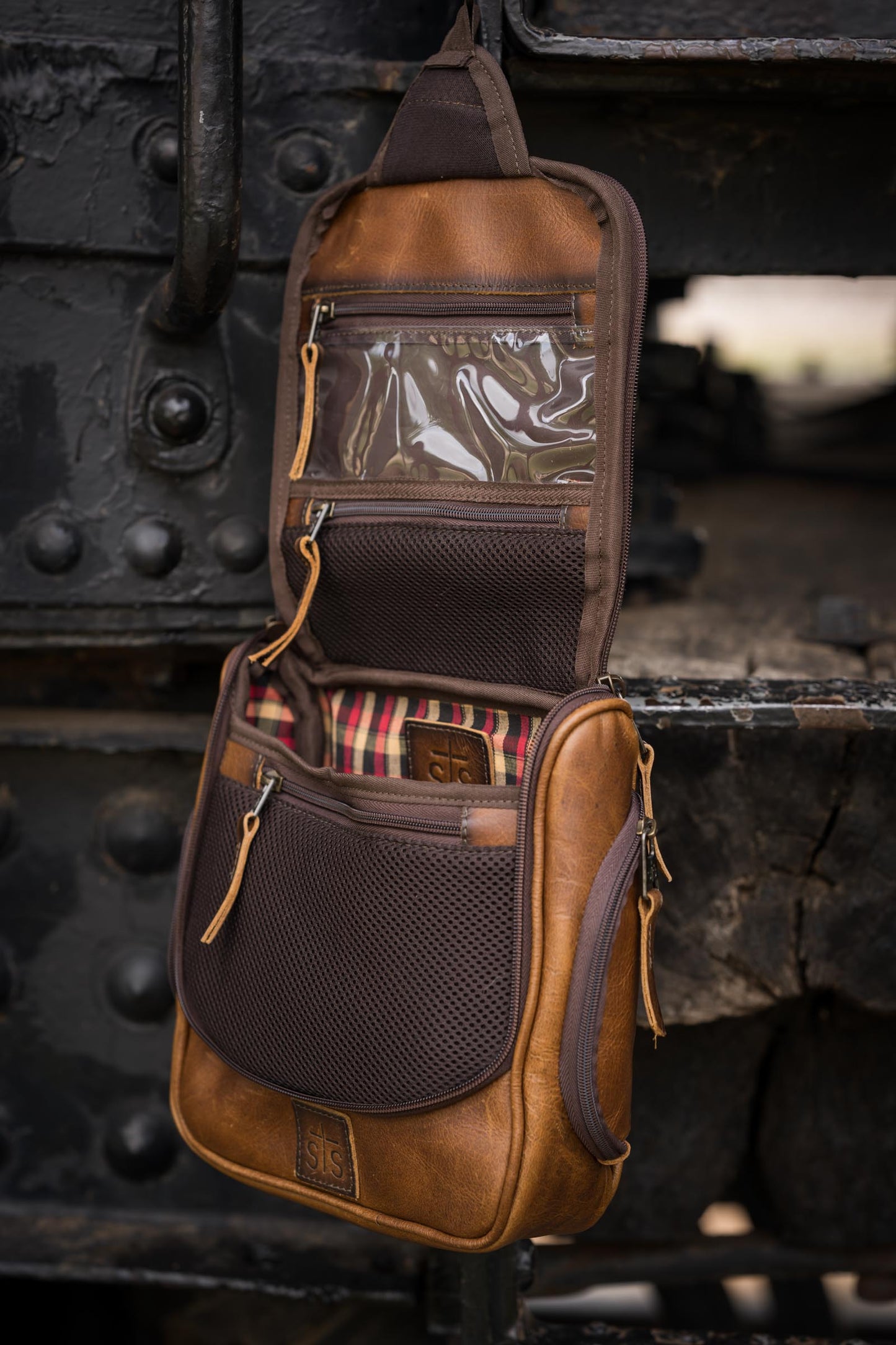 Tucson Hanging Shave Bag