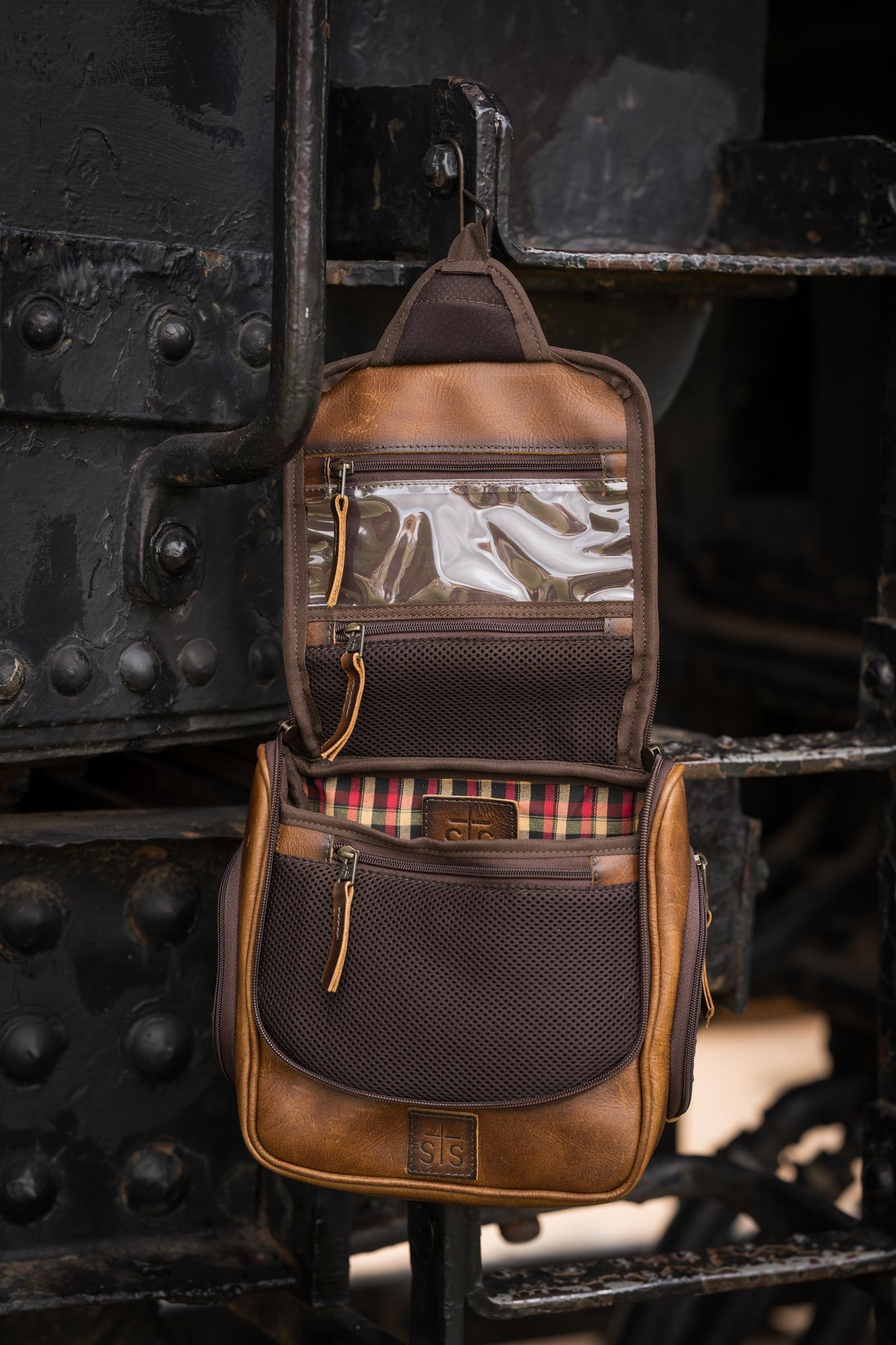 Tucson Hanging Shave Bag