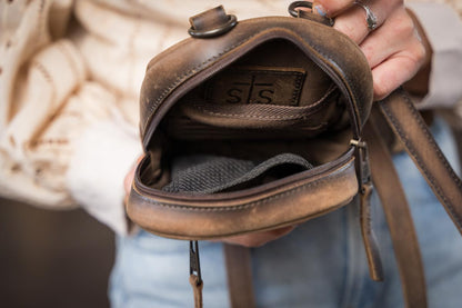STS Ranchwear Baroness Auzlyn Leather Crossbody Bag Jennifer Smith STS Ranchwear interior angle 2