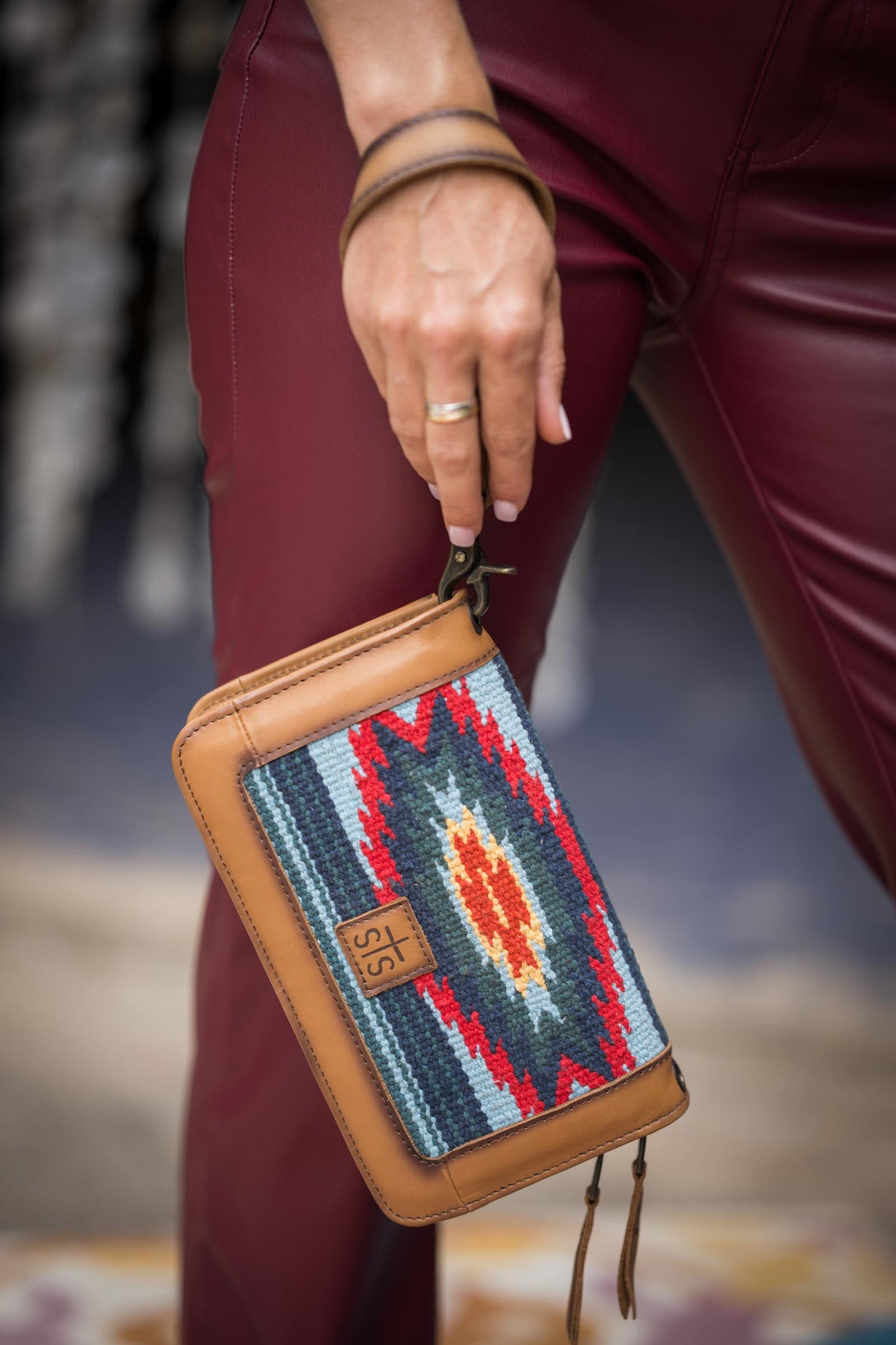 Chaynee Valley Evie Organizer Serape