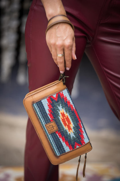 Chaynee Valley Evie Organizer Serape
