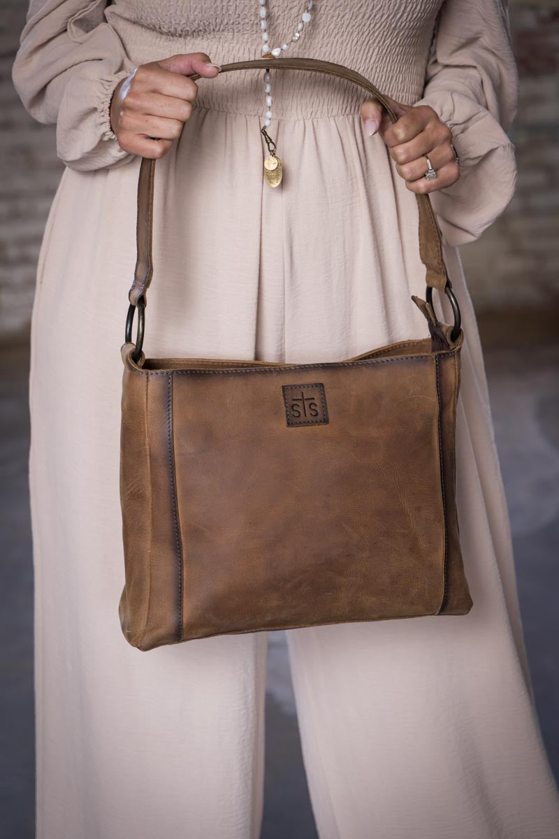 STS Ranchwear Baroness Sterling Leather Shoulder Bag Jennifer Smith STS Ranch bag close up photo