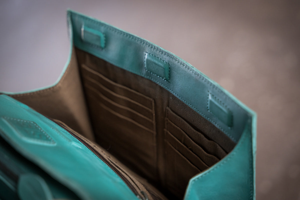 STS Ranchwear Wayfarer turquoise Olivia crossbody front interior flap