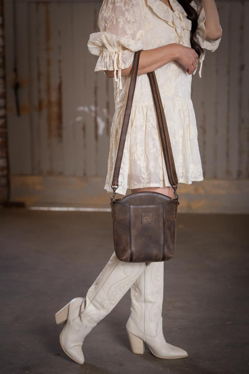 STS Ranchwear Baroness Josie  distressed leather crossbody bag Jennifer Smith STS Ranch lifestyle image 3