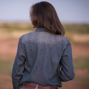 LADIES PARKER DENIM PEARL SNAP SHIRT