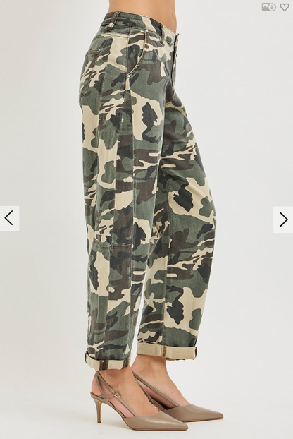 Risen High Rise Ankle Barrel Roll Up Pants in Faded Camo – Women’s Boutique Camo Pants