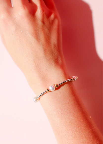 Beaded Blondes 6.25" Serena Pearl Bracelet – Silver & Gold Stretch Bracelet